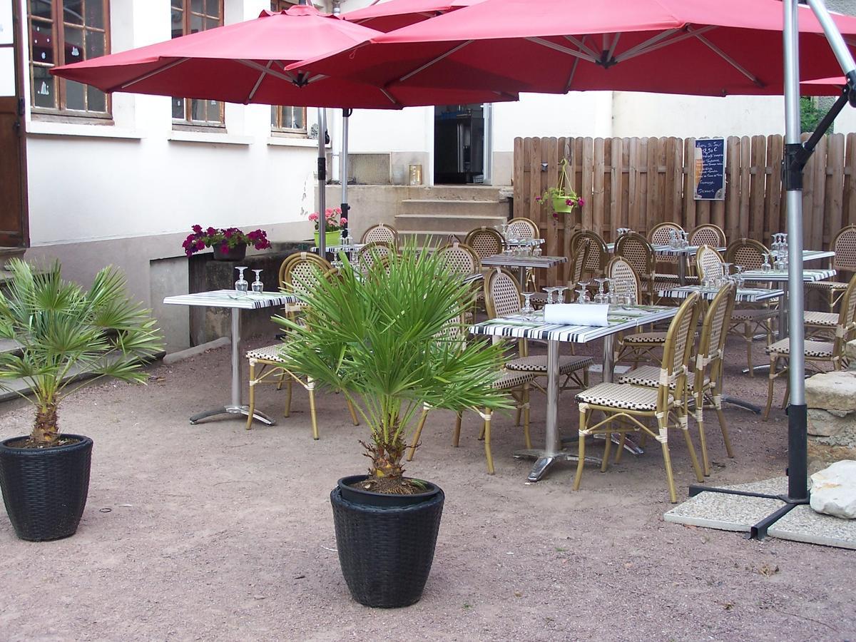 Hotel Le Lichou Vallon-en-Sully Exterior foto